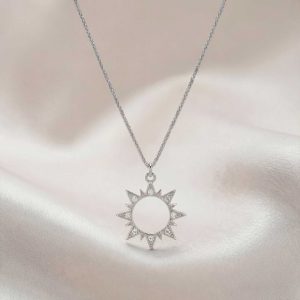 Alternative view of Sin Sia "Shiny Sun" kaelakee