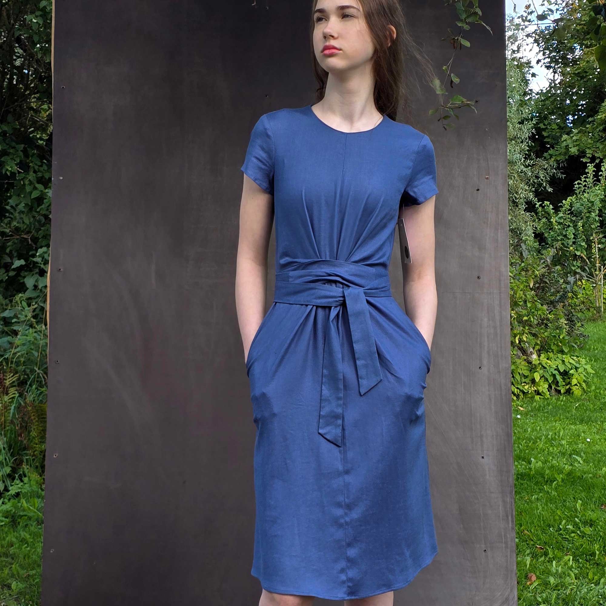 Raili Nõlvak Seosega Sinine linane kleit