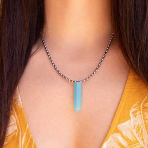 Alternative view of helge stuudio "Aicha Kaltsedoon" kaelakee