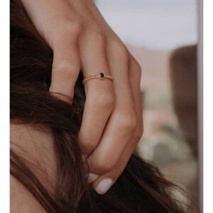 Alternative view of helge stuudio "Alana Musta Oonüksiga" sõrmus