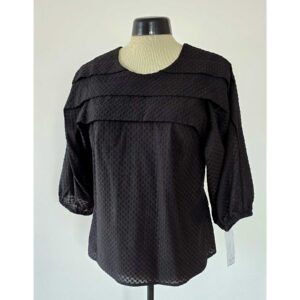 Raili Nõlvak Seljal nööbid Must tikandiga topp