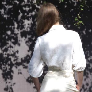 Alternative view of Raili Nõlvak Volditud rinnaga Valge pluus