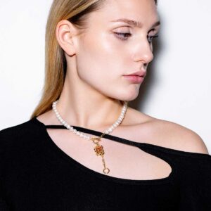 Alternative view of NRTN "ĀLOKA PEARL WITH CHAMPAGNE GEM GOLD" kaelakee