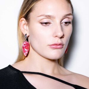 Alternative view of NRTN "CHÖNYI EARRINGS CORAL PEARLY DROP RHODIUM" kõrvarõngad