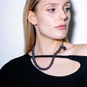 Alternative view of NRTN "GRAND ĀLOKA BLACK PEARL WITH MIDNIGHT BLUE GEM" kaelakee