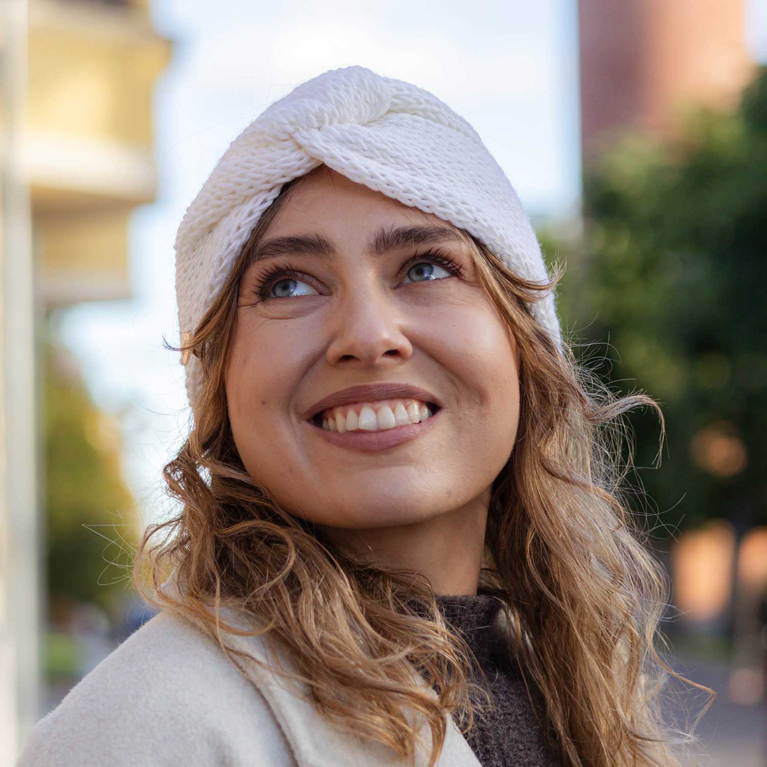 BehMo "Valge" Meriinovillane peapael