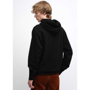 Alternative view of Hannes Rüütel "OIU Must" pusa kapuutsiga