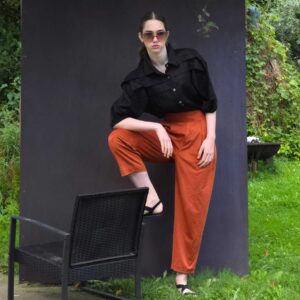 Raili Nõlvak Tumeoranž Laia värvliga voltidega püksid