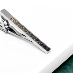 Eherüs "Kalanahast Mustade täppidega nahk" lipsunõel