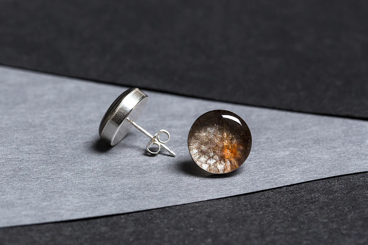 Eherüs "Nööp Punase täpiga nahk" kõrvarõngad - Image 3