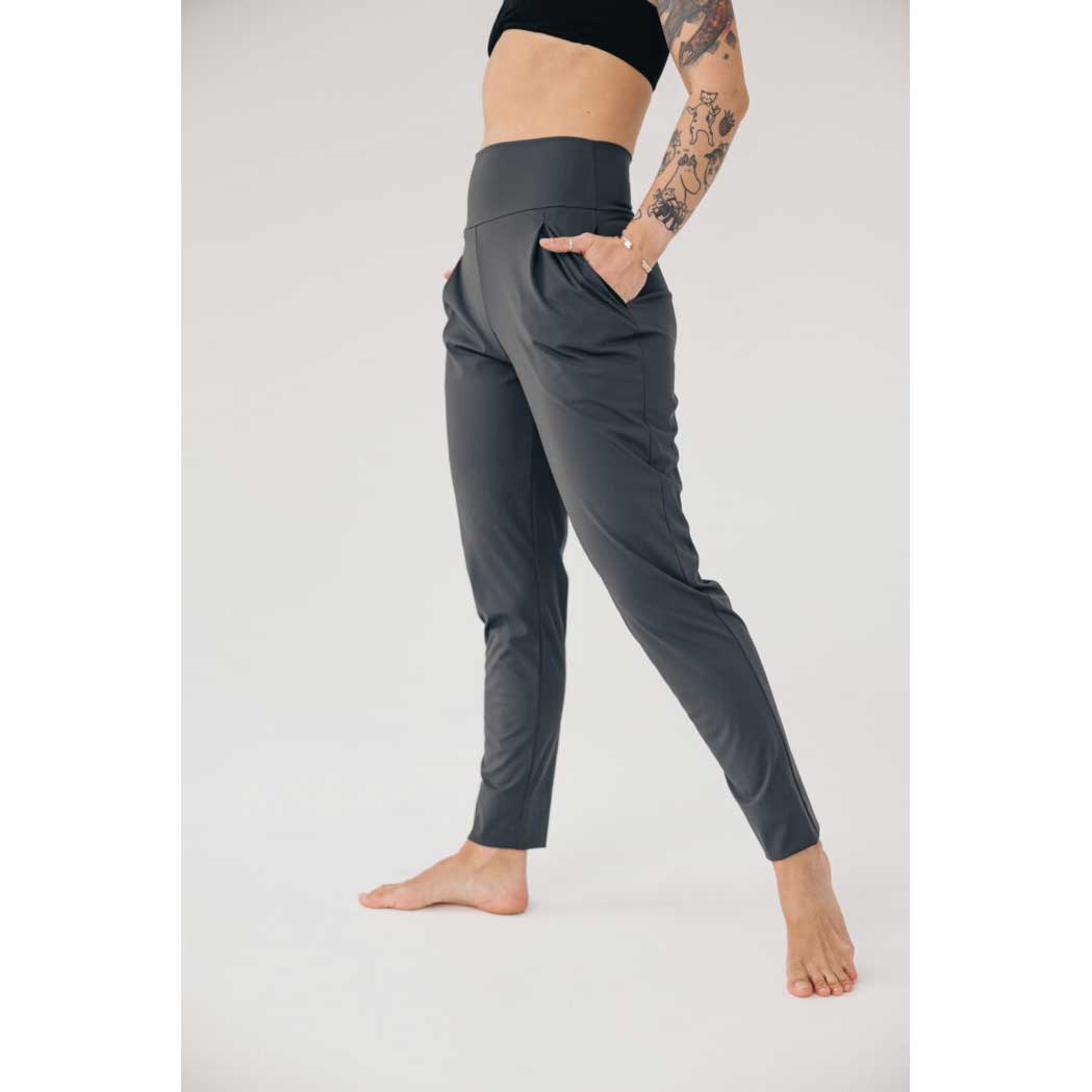 TUUB "EVERYWEAR Grafiithallid" püksid