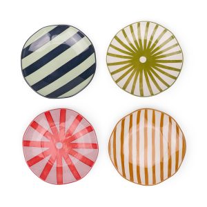 Alternative view of here's how "The Marley Set of 4" taldrikud