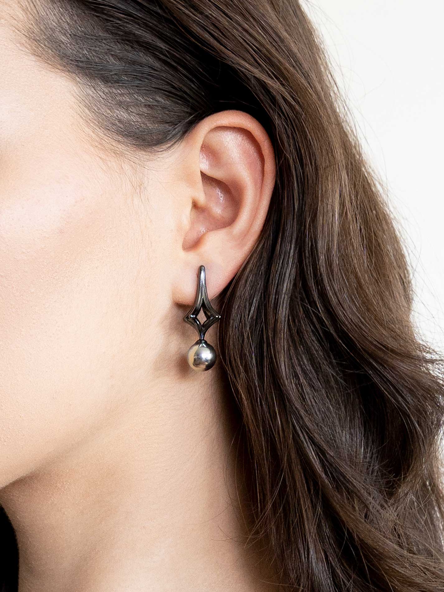 NRTN "RIGEL CHROME BLACK VERMEIL" kõrvarõngad - Pilt 4