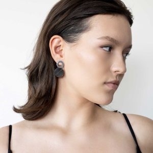 Alternative view of NRTN "SOLAR PEARL SHELL EARRINGS" kõrvarõngad