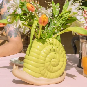 Alternative view of DOIY “Woodland Snail” vaas